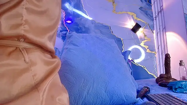 lorrayne  online show from November 18, 12:20 pm