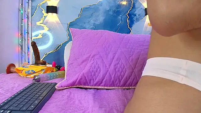 lorrayne  online show from January 9, 12:08 pm