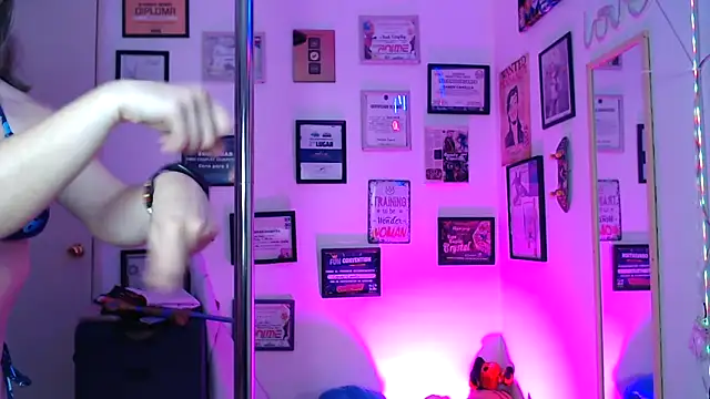 AhriSteele online show from December 3, 3:47 am