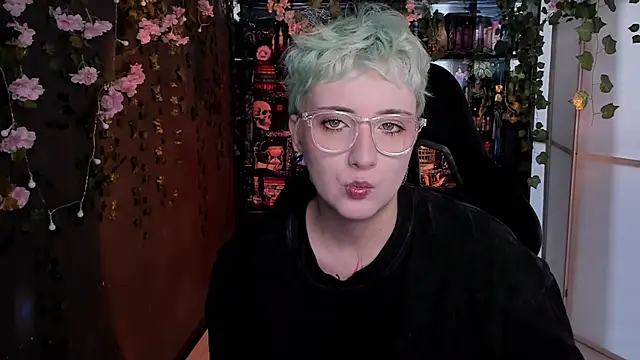 Snapshot of AsheLucker chatting on August 9, 7:24 am AsheLucker online show from August 9, 7:24 am