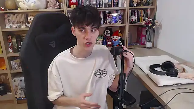 nolantwink online show from February 28, 8:43 pm