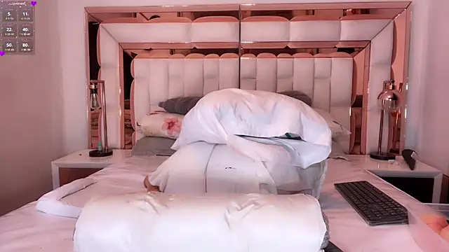 Snapshot of im_yours_01 chatting on January 28, 10:56 am im yours 01 online show from January 28, 10:56 am