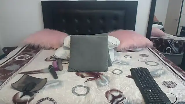 katiehotx online show from November 8, 2:12 am