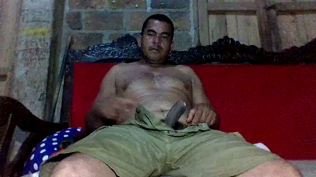 Snapshot of axomen chatting on February 19, 3:39 am axomen online show from February 19, 3:39 am