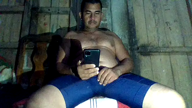 Snapshot of axomen chatting on October 10, 3:27 am axomen online show from October 10, 3:27 am