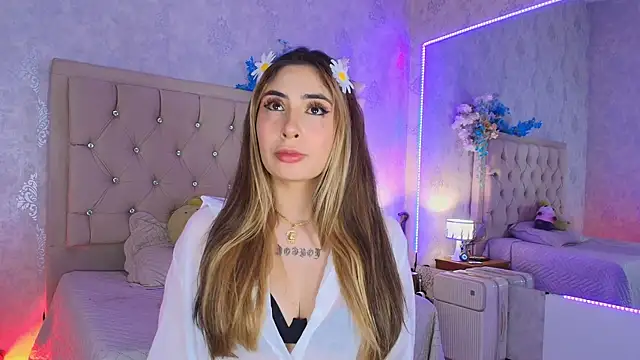 Snapshot of nini_love01 chatting on May 19, 3:46 am nini love01 online show from May 19, 3:46 am
