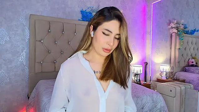 Snapshot of nini_love01 chatting on June 4, 3:45 am nini love01 online show from June 4, 3:45 am