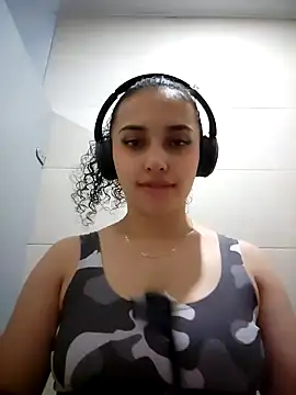 Snapshot of Lucy_Marin chatting on December 3, 11:13 pm Lucy Marin online show from December 3, 11:13 pm