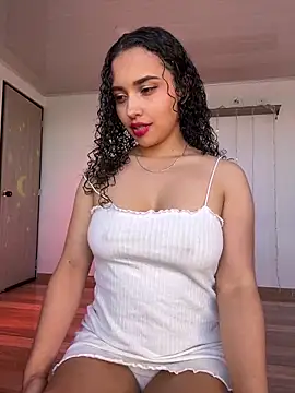 Snapshot of Lucy_Marin chatting on January 4, 1:53 pm Lucy Marin online show from January 4, 1:53 pm