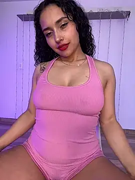 Snapshot of Lucy_Marin chatting on January 21, 3:32 pm Lucy Marin online show from January 21, 3:32 pm