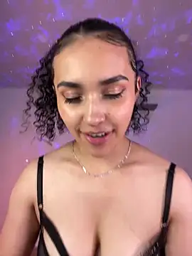 Snapshot of Lucy_Marin chatting on February 8, 6:33 pm Lucy Marin online show from February 8, 6:33 pm