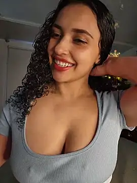 Snapshot of Lucy_Marin chatting on December 15, 4:44 pm Lucy Marin online show from December 15, 4:44 pm