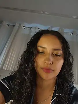 Snapshot of Lucy_Marin chatting on June 5, 6:57 pm Lucy Marin online show from June 5, 6:57 pm