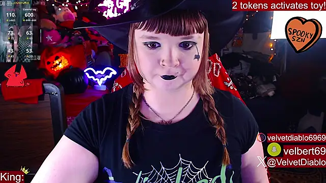 Snapshot of VelvetDiablo chatting on October 14, 12:22 am VelvetDiablo online show from October 14, 12:22 am