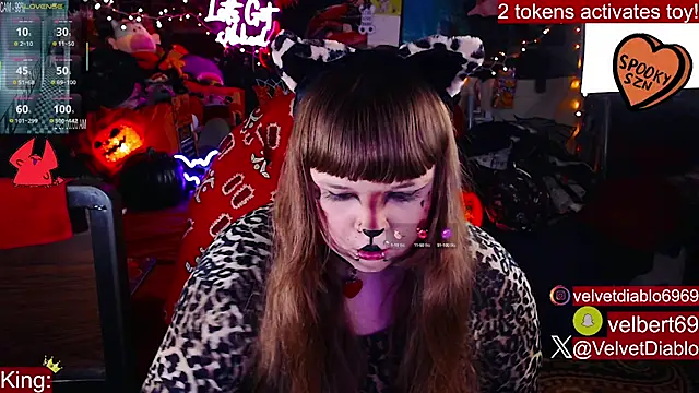 Snapshot of VelvetDiablo chatting on October 16, 12:00 am VelvetDiablo online show from October 16, 12:00 am