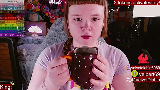 Snapshot of VelvetDiablo chatting on June 11, 2:53 am VelvetDiablo online show from June 11, 2:53 am