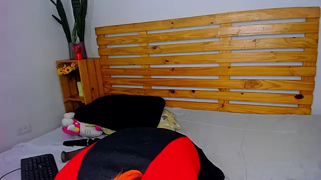 Snapshot of MaryJaneDove chatting on February 28, 10:30 am MaryJaneDove online show from February 28, 10:30 am