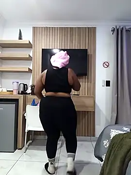 CuteHoney92 online show from March 12, 6:25 pm