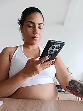 Snapshot of Ivanna2 chatting on May 27, 2:14 pm Ivanna2 online show from May 27, 2:14 pm