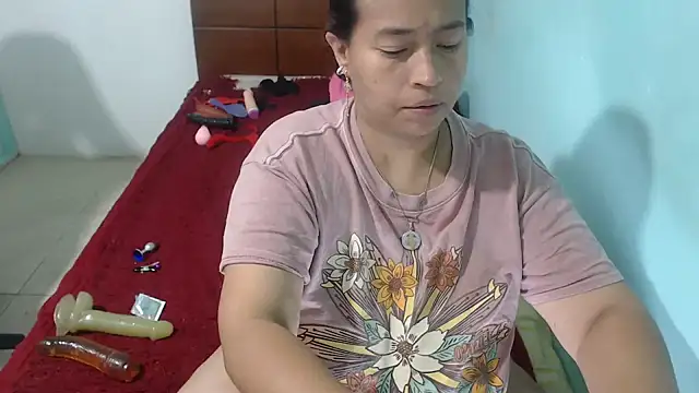 Snapshot of NatalySexxxMilk chatting on December 2, 8:41 am NatalySexxxMilk online show from December 2, 8:41 am