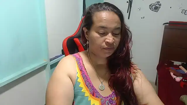 Snapshot of NatalySexxxMilk chatting on December 5, 6:11 am NatalySexxxMilk online show from December 5, 6:11 am