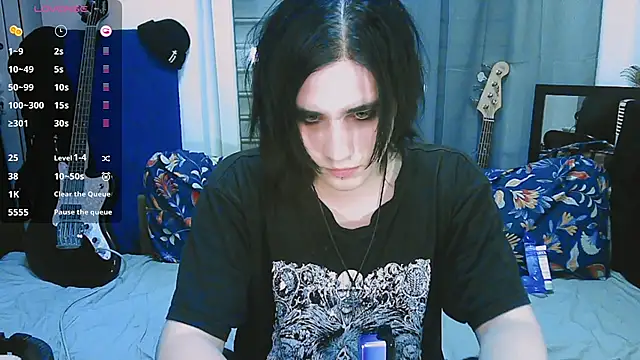 Snapshot of sademobeer chatting on June 8, 10:32 pm sademobeer online show from June 8, 10:32 pm