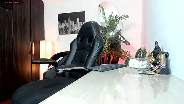 Snapshot of Amaia_Bushida chatting on October 22, 2:23 am Amaia Bushida online show from October 22, 2:23 am