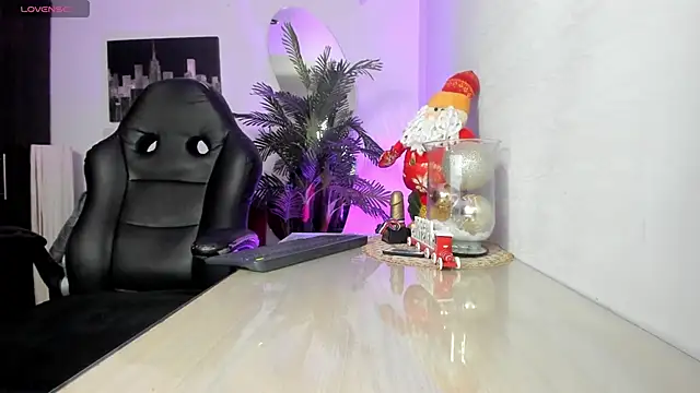 Snapshot of Amaia_Bushida chatting on November 30, 2:37 am Amaia Bushida online show from November 30, 2:37 am