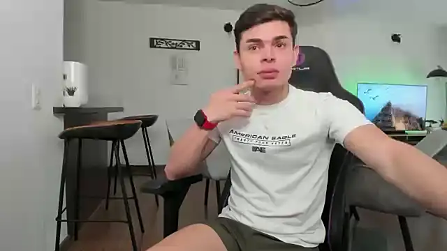 Snapshot of alejooo_twink chatting on February 25, 6:53 pm alejooo twink online show from February 25, 6:53 pm