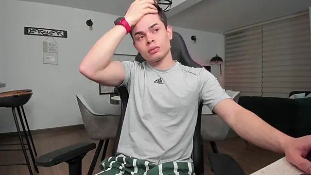 Snapshot of alejooo_twink chatting on February 28, 2:20 am alejooo twink online show from February 28, 2:20 am