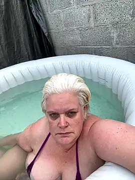 Snapshot of sexychazza16 chatting on October 25, 8:11 am sexychazza16 online show from October 25, 8:11 am