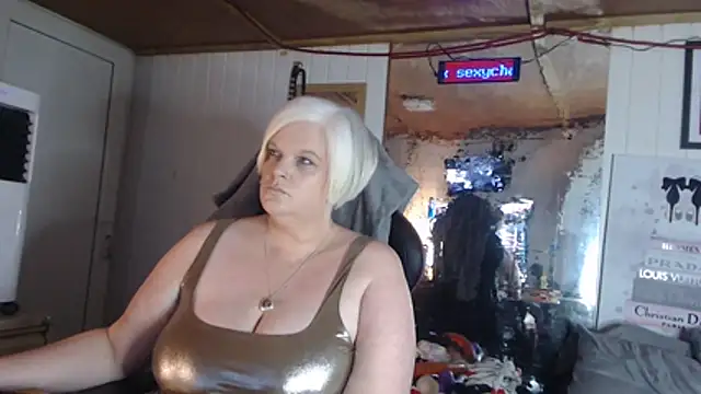 Snapshot of sexychazza16 chatting on November 20, 8:30 pm sexychazza16 online show from November 20, 8:30 pm