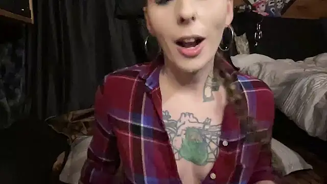 Snapshot of TeenyDoll chatting on February 6, 3:44 am TeenyDoll online show from February 6, 3:44 am