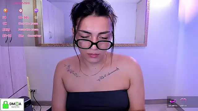 Snapshot of EricaVanderhill chatting on May 16, 11:46 pm EricaVanderhill online show from May 16, 11:46 pm