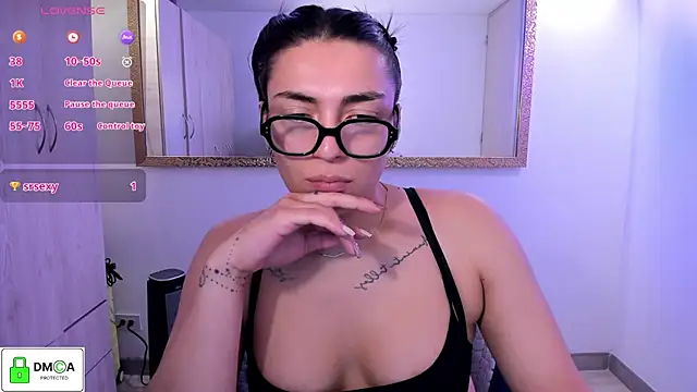 Snapshot of EricaVanderhill chatting on June 13, 10:29 pm EricaVanderhill online show from June 13, 10:29 pm