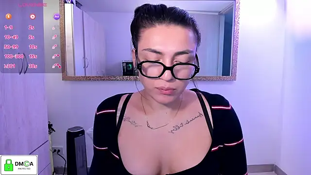 Snapshot of EricaVanderhill chatting on June 14, 10:23 pm EricaVanderhill online show from June 14, 10:23 pm