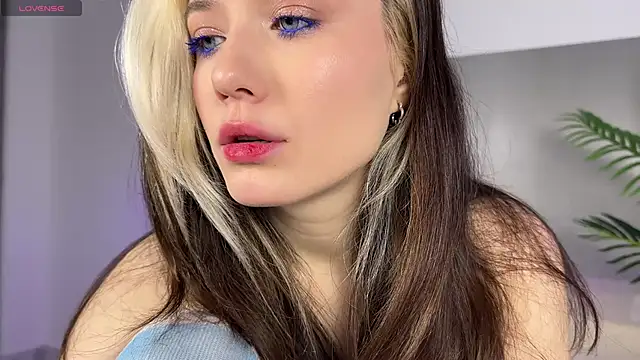 Snapshot of _blowjob_queen chatting on June 14, 10:23 pm blowjob queen online show from June 14, 10:23 pm