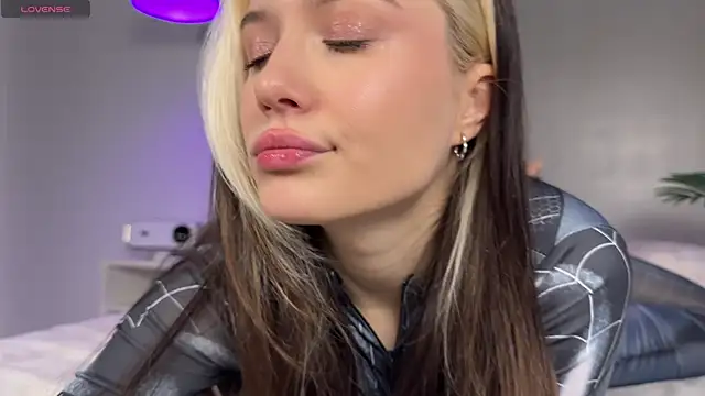 Snapshot of _blowjob_queen chatting on June 16, 9:06 pm blowjob queen online show from June 16, 9:06 pm