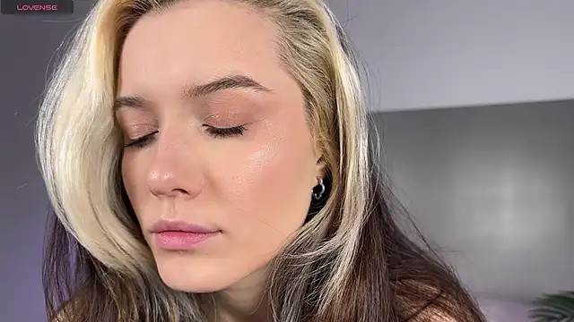 Snapshot of _blowjob_queen chatting on June 17, 11:05 pm blowjob queen online show from June 17, 11:05 pm
