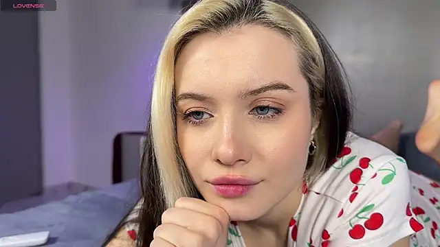 Snapshot of _blowjob_queen chatting on July 2, 11:33 pm blowjob queen online show from July 2, 11:33 pm
