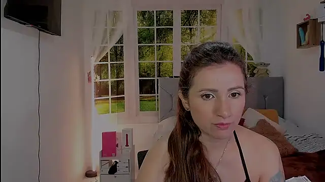 vanessabrown  online show from May 2, 1:27 pm
