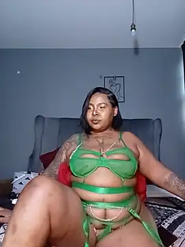 PearlSexxy69 online show from June 28, 5:02 am