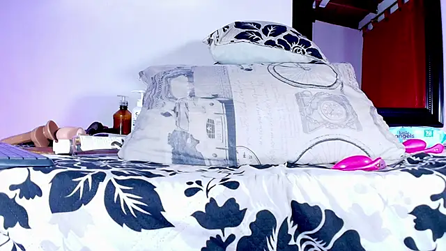 Snapshot of sofi_decker chatting on March 8, 3:06 am sofi decker online show from March 8, 3:06 am
