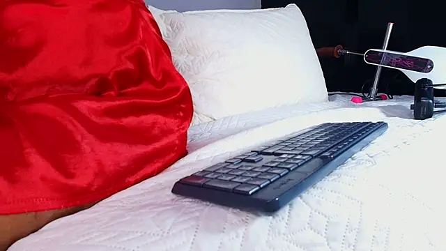 sofi decker online show from November 15, 12:13 pm