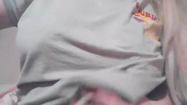 Snapshot of PinkPudding chatting on October 30, 11:00 am PinkPudding online show from October 30, 11:00 am