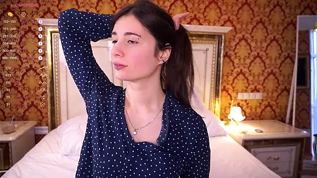 Snapshot of Holla_Molly chatting on February 13, 12:32 pm Holla Molly online show from February 13, 12:32 pm