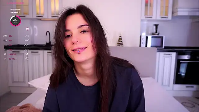 Snapshot of Holla_Molly chatting on February 18, 9:10 am Holla Molly online show from February 18, 9:10 am