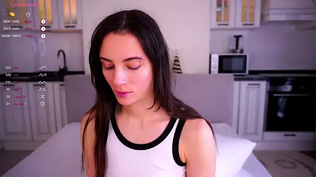 Snapshot of Holla_Molly chatting on February 20, 8:06 am Holla Molly online show from February 20, 8:06 am