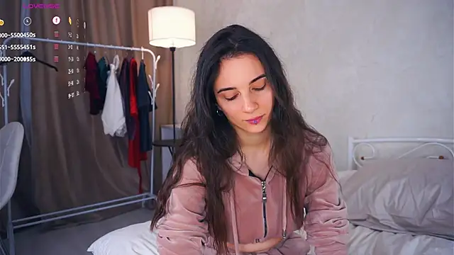 Snapshot of Holla_Molly chatting on March 6, 6:41 am Holla Molly online show from March 6, 6:41 am