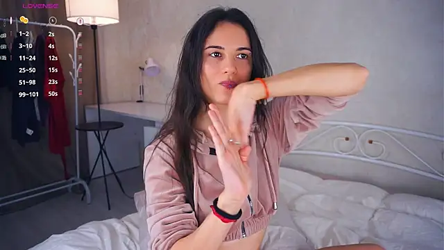 Snapshot of Holla_Molly chatting on March 6, 12:52 pm Holla Molly online show from March 6, 12:52 pm